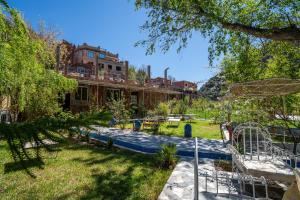 a yard with a swimming pool in front of a house at Riad Rêve D'Ourika in Ourika