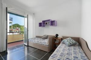 a living room with a bed and a balcony at Beautifulliguria in Sestri Levante