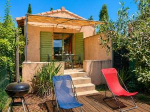 a group of chairs sitting outside of a house at Gîte du salagou in Octon +29 photos
