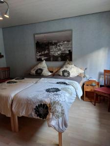 a bedroom with a bed with a picture on the wall at Ferienwohnung am Stiefel in Sankt Ingbert
