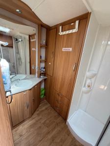 a bathroom with a sink and a toilet and a mirror at Little Hideaway Deluxe in Costa da Caparica