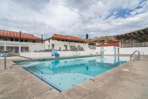 a large swimming pool in a parking lot at Americas Best Value Inn Globe AZ in Globe