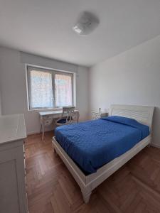 a bedroom with a bed and a desk and a window at ApparTea in Marostica