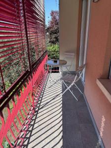 a balcony with a table and a window with blinds at ApparTea in Marostica