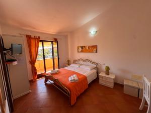 a bedroom with a bed and a large window at Residenza Sole e Luna Capo Vaticano in Ricadi
