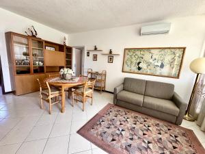 a living room with a couch and a table at Trilocale A2 in Marina di Bibbona