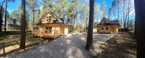 a cabin in the middle of a forest at Sosnowy Oddech in Samsonów