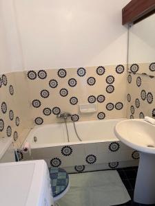 a bathroom with a bath tub and a sink at Azur Couple Studio in Mandelieu-La Napoule