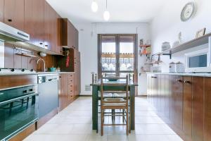 a kitchen with a table and chairs in it at Queen Home Paola in Favaro Veneto +21 photos