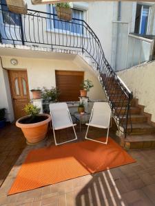 two chairs and a rug in front of a staircase at Champoiseau in Tours