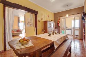 a kitchen with a table with a bowl of fruit on it at Casa Carreira in Ponta do Sol