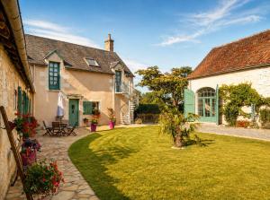 an internal view of a house with a garden at La Closeraie in Noyers-sur-Cher