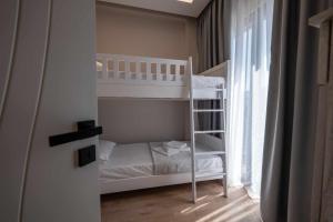 Llit o llits en una habitació de Norge Hotel