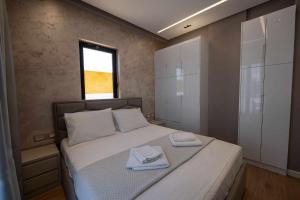 Llit o llits en una habitació de Norge Hotel