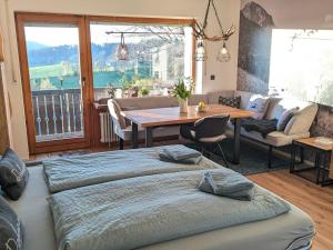 a living room with two beds and a table at Bergchalet mit Pool und Sauna, ganz nah am Bikepark Weitnau, direkt am Skilift in Missen-Wilhams