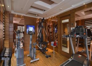 a gym with treadmills and exercise equipment in a room at Fortune District Centre, Ghaziabad - Member ITC's Hotel Group in Ghaziabad
