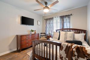 a bedroom with a crib and a ceiling fan at Nostalgic In Norwood in Birmingham