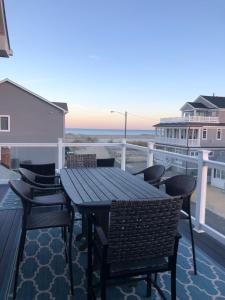 a table and chairs on a balcony with a view of the ocean at The Royal Treat in Lavallette