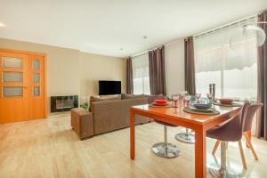 a living room with a table and a couch at Duplex Beach Masnou in El Masnou