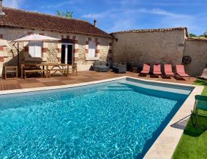 a swimming pool in front of a house at Le BRISSONNEAU in Saint-Saturnin