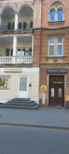 a building with a door on the side of a street at Butikowe pokoje in Głuchołazy