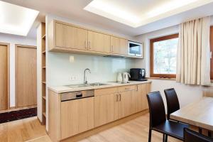 Kuchnia lub aneks kuchenny w obiekcie Hotel-Pension Hoferhaus