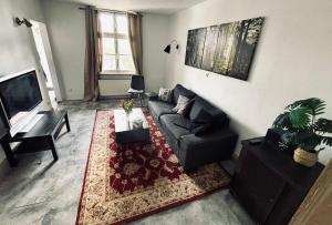 a living room with a couch and a table at Stadtwohnung Mettmann in Mettmann