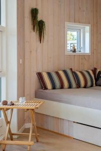 a room with a bed and a table and a window at FY417-Assens-Glentevej-8 in Næs