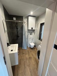 a small bathroom with a sink and a toilet at Dom Pod Niebem in Świętajno