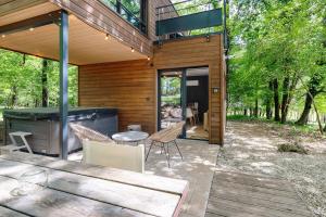 a patio with a grill and a table and chairs at Cabane Spa-Truffiers-Proche Sarlat in Jayac