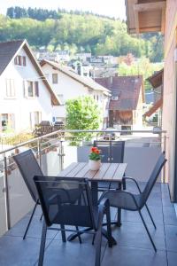a table and chairs on a balcony with a view at Auszeit im Weindorf in Kappelrodeck