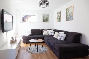 a living room with a couch and a table at Auszeit im Weindorf in Kappelrodeck