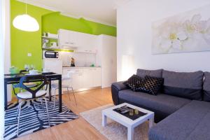 Kuchyň nebo kuchyňský kout v ubytování Apartments Aida