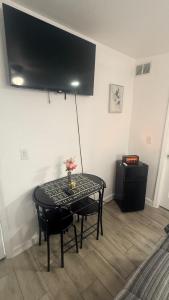 a black table with a vase of flowers on it at DC lodging LLC in Tampa