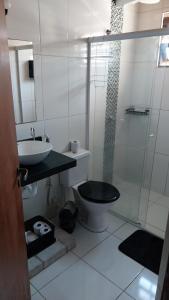 a bathroom with a toilet and a sink and a shower at Sobrado entrada de Paraty in Paraty