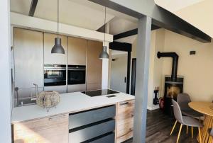 a kitchen with black and white counters and a table at Ferienwohnung Weitblick in Guxhagen