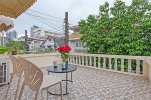 a patio with a table and chairs on a balcony at Large Spacious 3BR House at BTS ON NUT in Phra Khanong