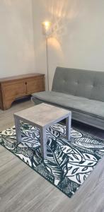 a living room with a coffee table and a couch at Appartamento CHAN in Cama