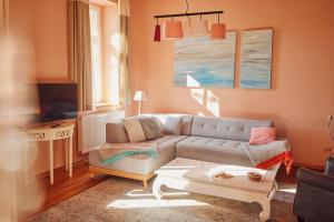 a living room with a couch and a coffee table at Feriendomizil Alter Garten in Temmen-Ringenwalde