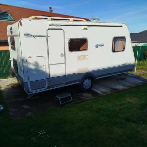 a white trailer parked in a driveway at Caravane in Port-sur-Saône +3 photos