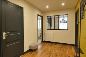 an empty room with a door and a window at Lambraz in Brest