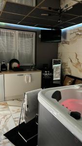 a bath room with a bath tub in a room at Ô Saphir Spa - Maison N2 in Denain