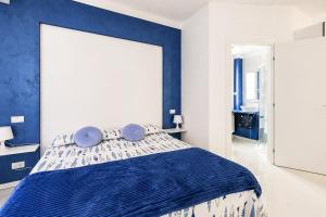 a blue and white bedroom with a bed at Blu Marina Alassio in Alassio