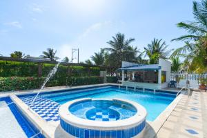 a swimming pool with a water fountain at Blue Apartahotel Coveñas in Coveñas