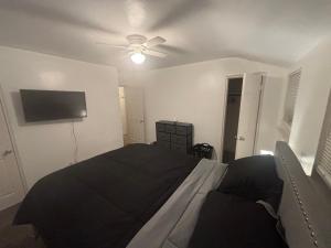 a bedroom with a bed and a ceiling fan at Peace & Relax sensation in Washington, D.C.