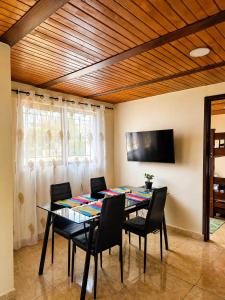 a dining room with a table and chairs at Salento verde in Salento