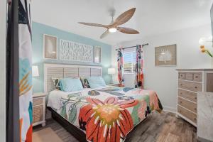 a bedroom with a bed and a ceiling fan at Malibu Resort Motel in St. Pete Beach