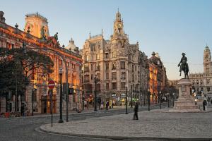a city street with a statue in front of buildings at Cativo Flat in Porto