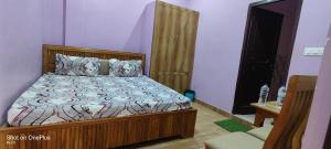 a bedroom with a bed in a purple room at Hotel HL in Haldwāni