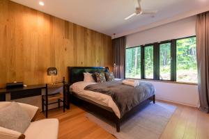 a bedroom with a bed and a desk and window at Kazahana at Hanaridge in Kutchan +32 photos